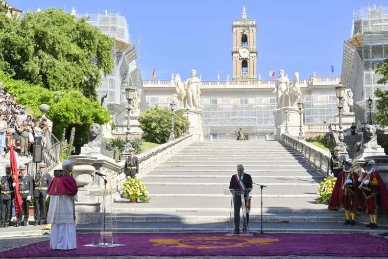 Leo XIV Tells Mayor of Rome: ‘Today I Can Say That Through You and With You, I Am Roman’