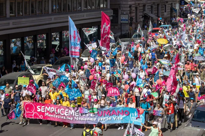 PHOTOS: Thousands take part in Italy’s pro-life march