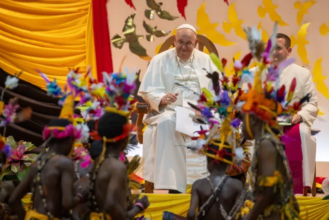 Pope Francis asks Papua New Guinea Catholics to spread the Gospel to 'peripheries'