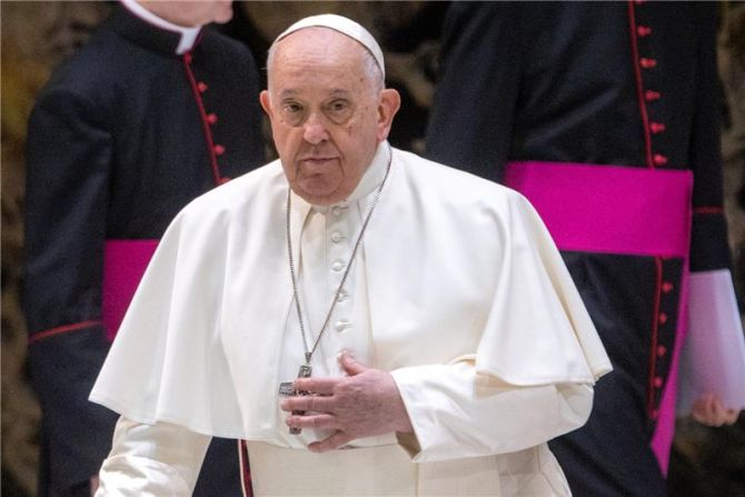 Pope Francis Calls For global Regulation of AI for ‘Peace and Common Good’