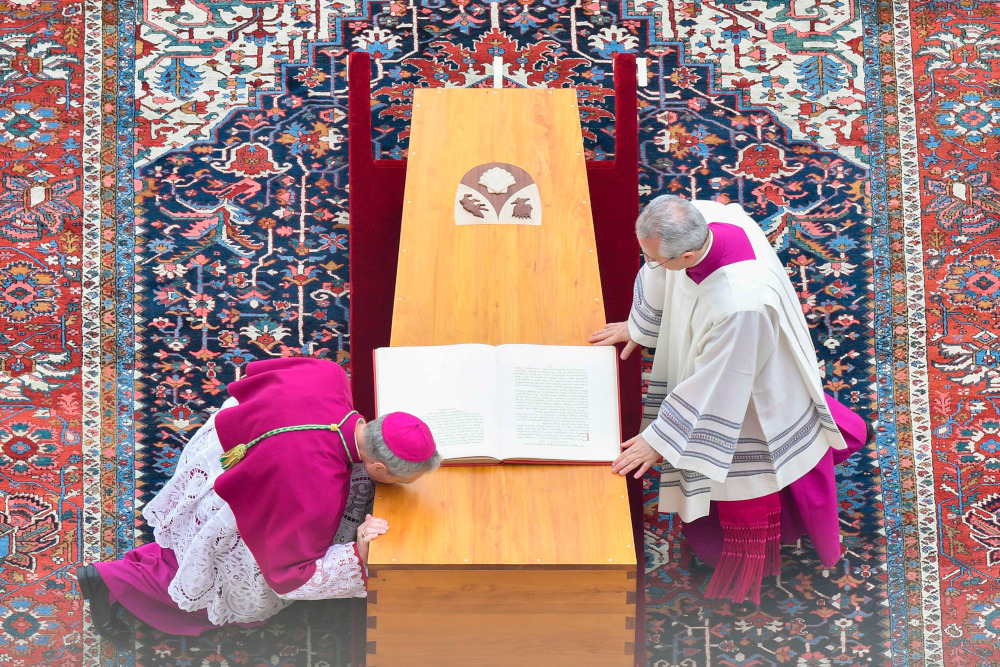 A closer look at the ceremonial details of Benedict XVI’s funeral