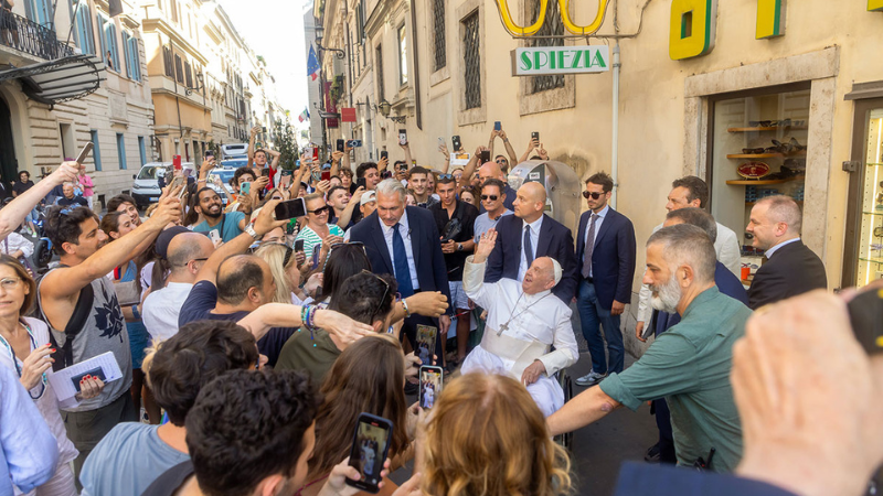 Pope Francis spotted visiting Rome optometrist