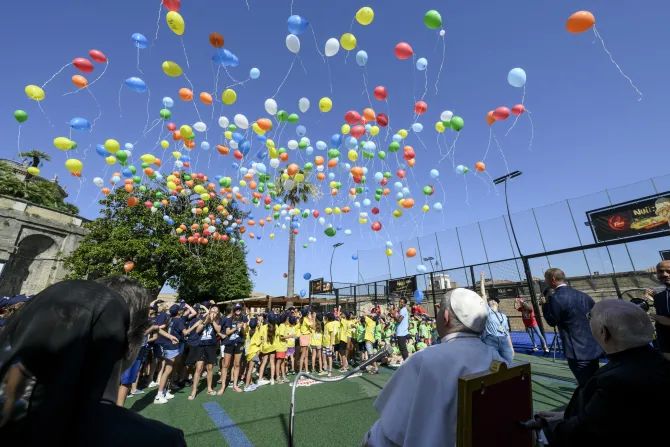 PHOTOS: Pope Francis hangs out with Vatican summer camp kids