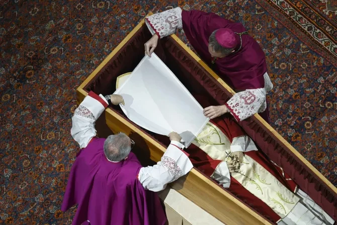Vatican simplifies funeral rite for popes
