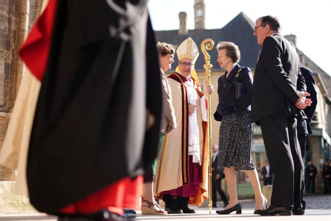 On D-Day anniversary, Pope Francis prays for men who start and prolong wars