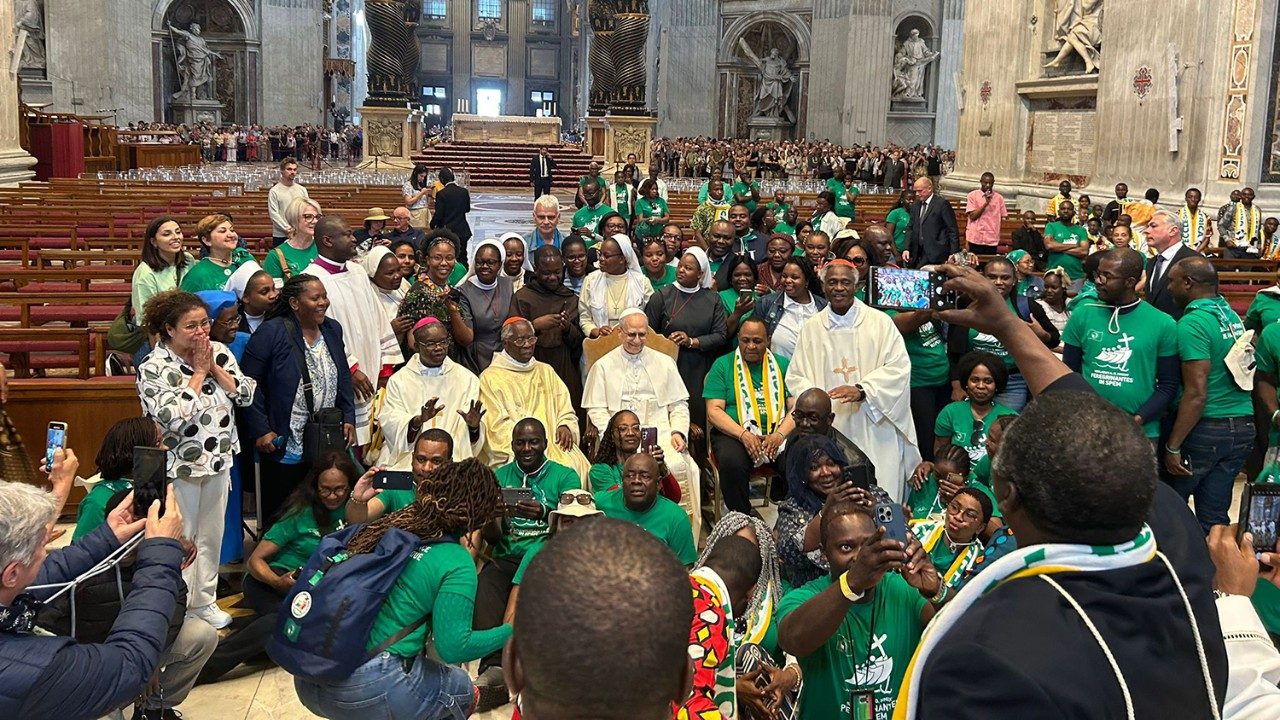 Pope Leo XIV surprises African peace pilgrimage