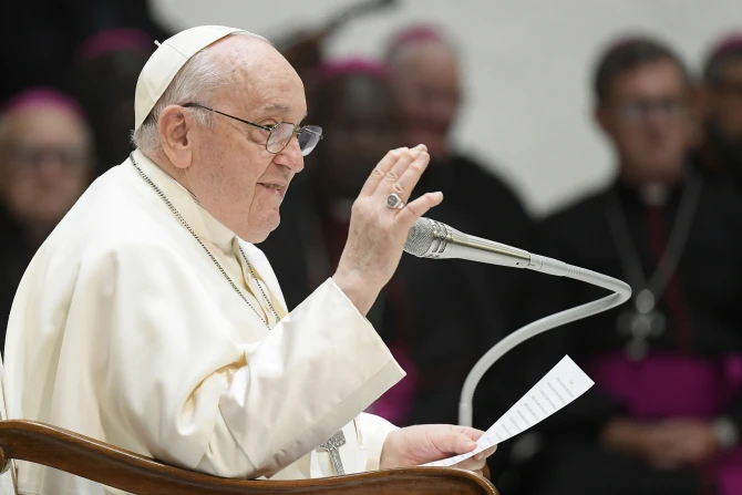 Pope Francis Tells Ukrainian Youth To Be Patriots, Pursue Peace Through Dialogue