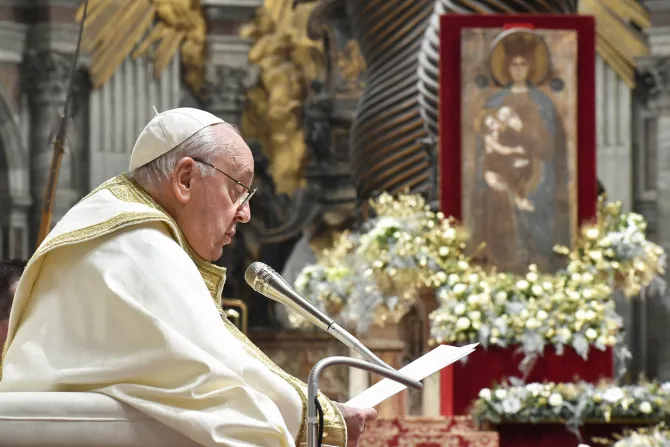 Pope Francis: Faith Allows Christians to Live Transition Into the New Year ‘Differently’