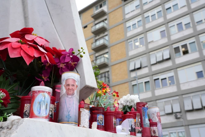 Pope Francis’ Health ‘Slightly Improved’ After Nearly One Week in Gemelli Hospital