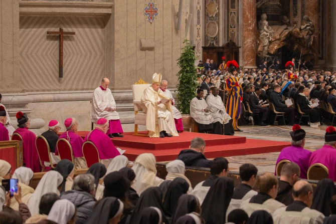 Pope Francis Calls Consecrated Religious To Be ‘Bearers of Light’ Amid Modern Challenges