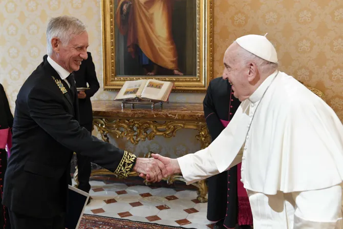 Pope Francis meets with Russian ambassador to the Vatican