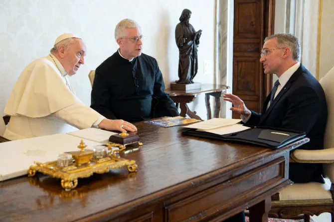 Pope Francis praises Knights of Columbus for efforts to form men of ‘faith and family’