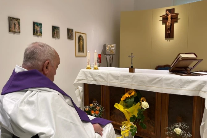 First photo of Pope Francis since entering hospital