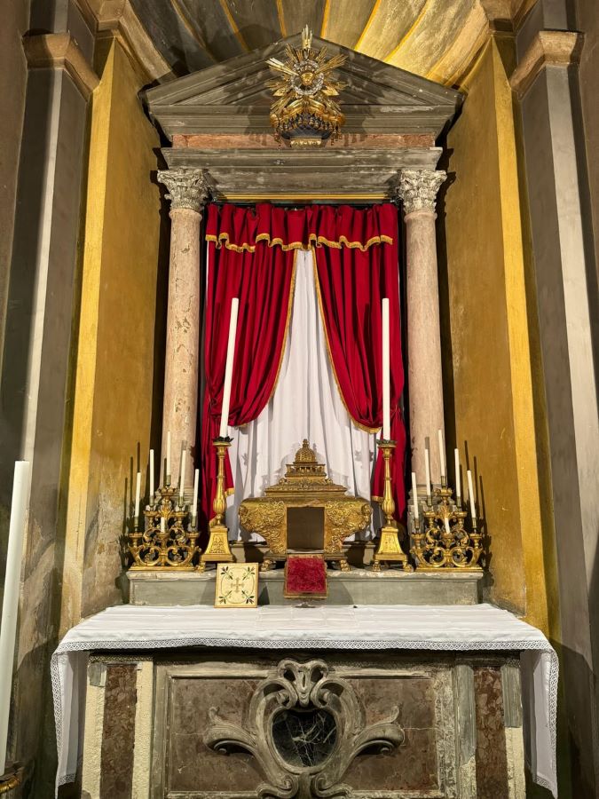 What is the Altar of Repose or "Sepulcher" on Holy Thursday? The Liturgical Significance & its History in Rome