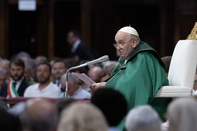 Pope Francis: Do not abandon grandparents and elderly; remain close to them