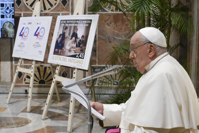 Pope Francis denounces countries that talk about peace, but make war