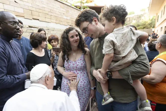 Pope Francis warns of ‘cold war’ in families, encourages living forgiveness