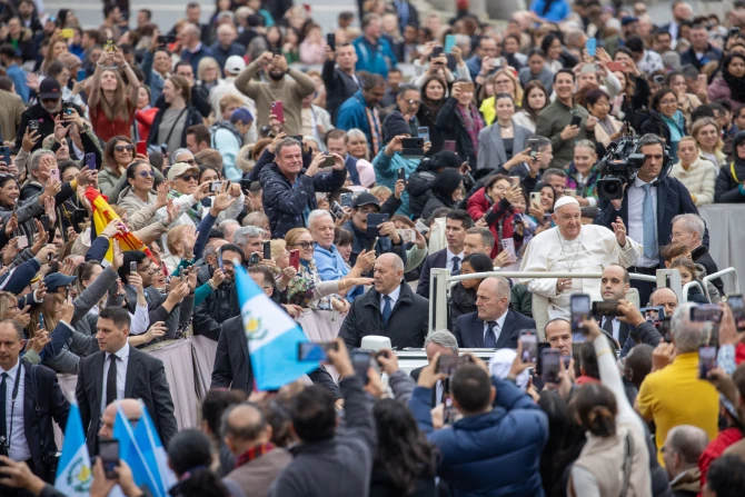 Pope Francis reads Ukrainian student’s moving testimony of faith at general audience