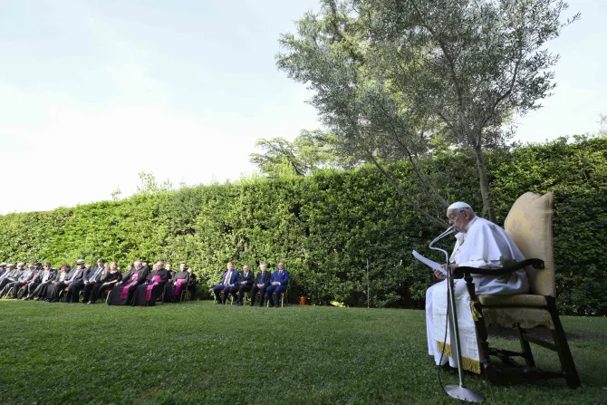 Pope Francis recalls 2014 embrace of Palestine and Israel presidents at prayer for peace