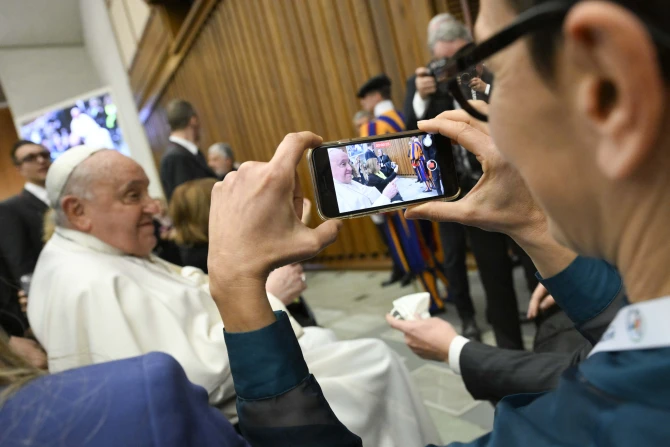 At Vatican Jubilee, Pope Francis Skips Prepared Text For Heart-to-Heart With Journalists