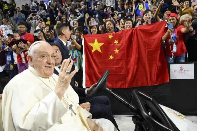 Pope Francis announces Chinese translations for weekly audiences