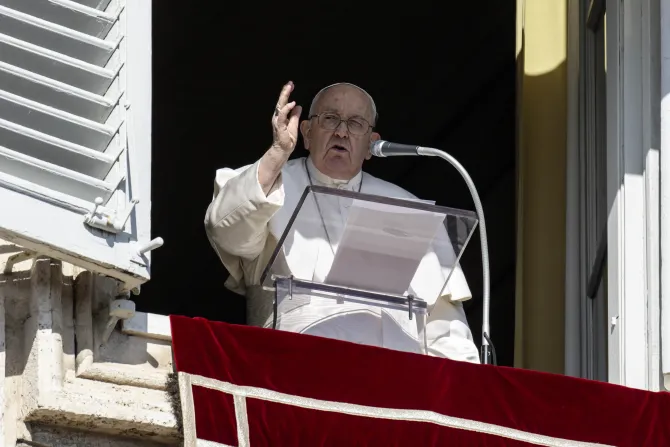 Pope Francis: ‘God is always close to us’ 